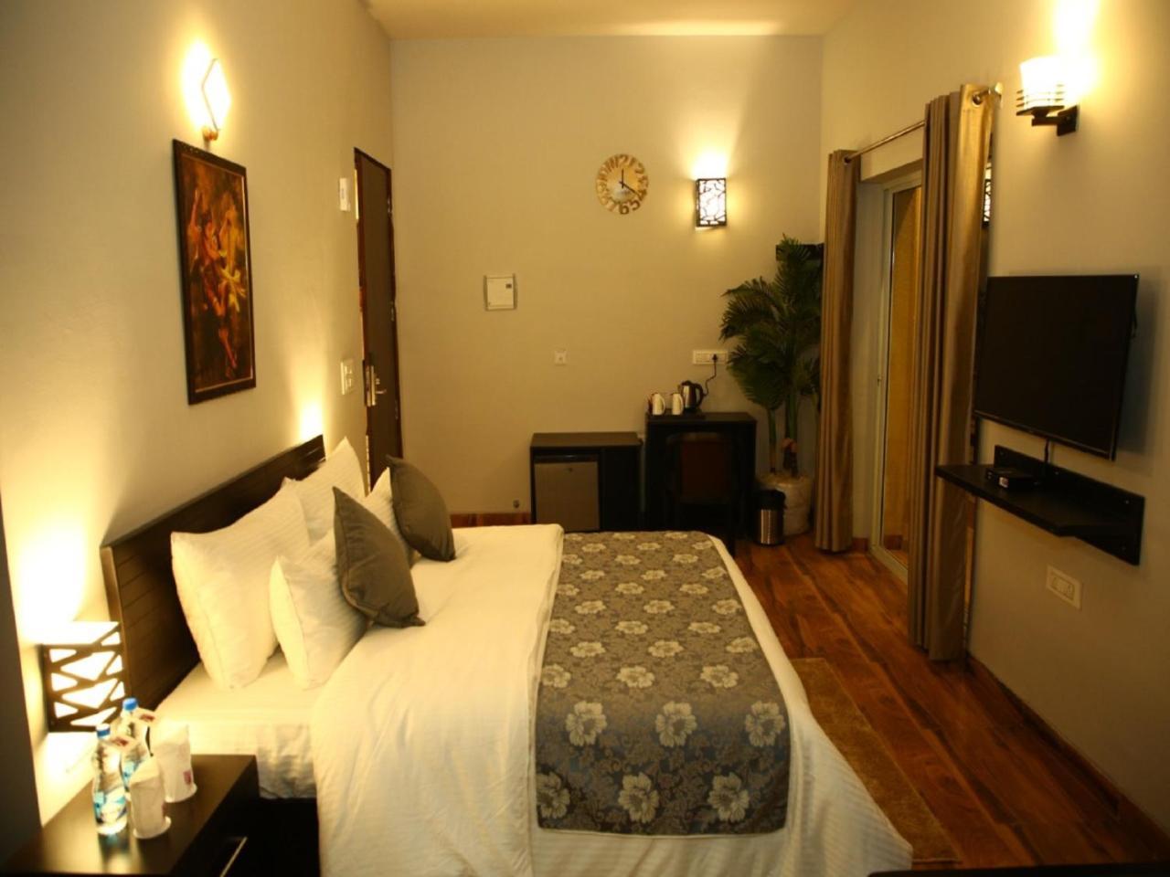 Anandam Clarks Inn Suites Vrindāvan Buitenkant foto