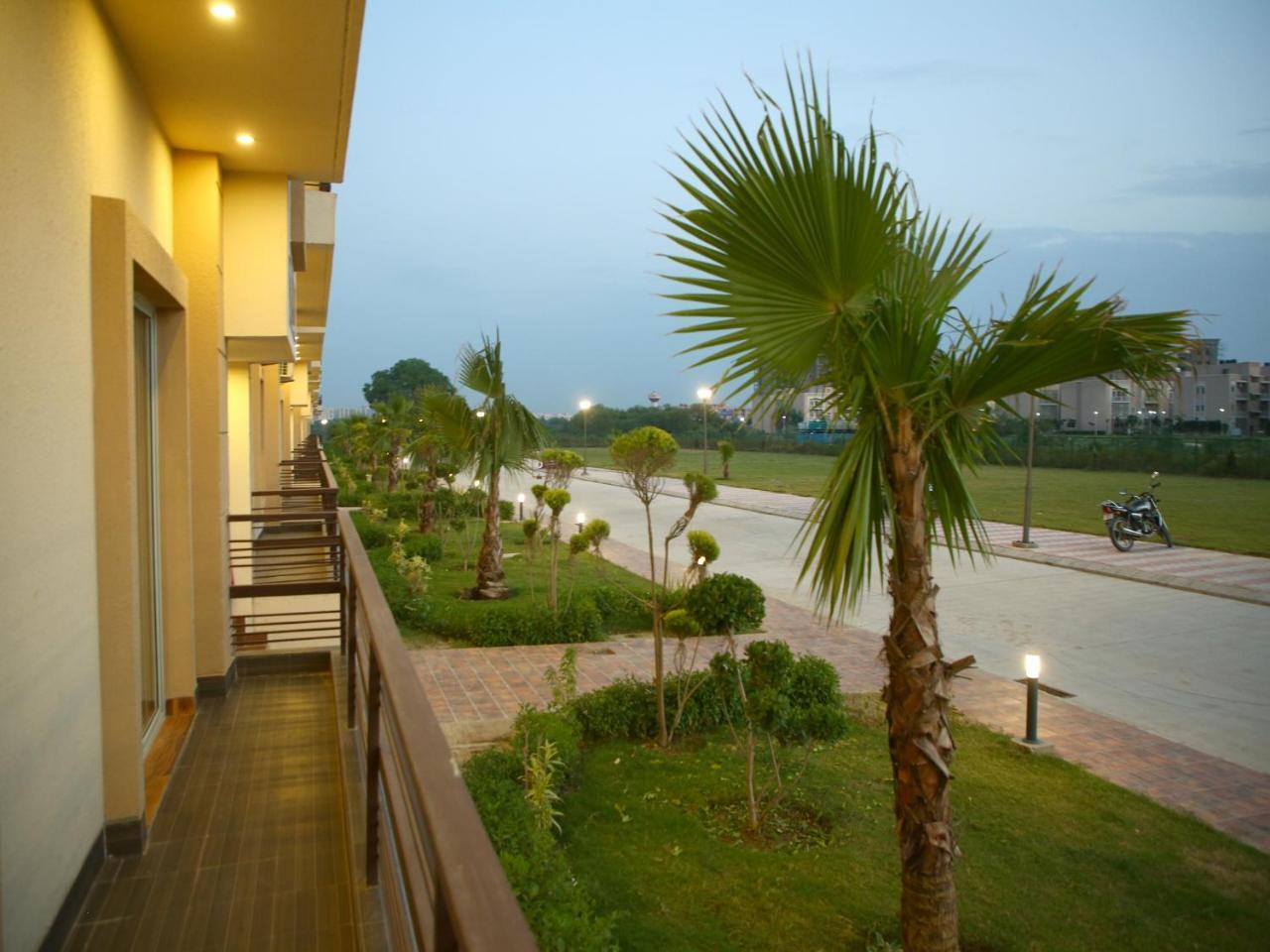 Anandam Clarks Inn Suites Vrindāvan Buitenkant foto