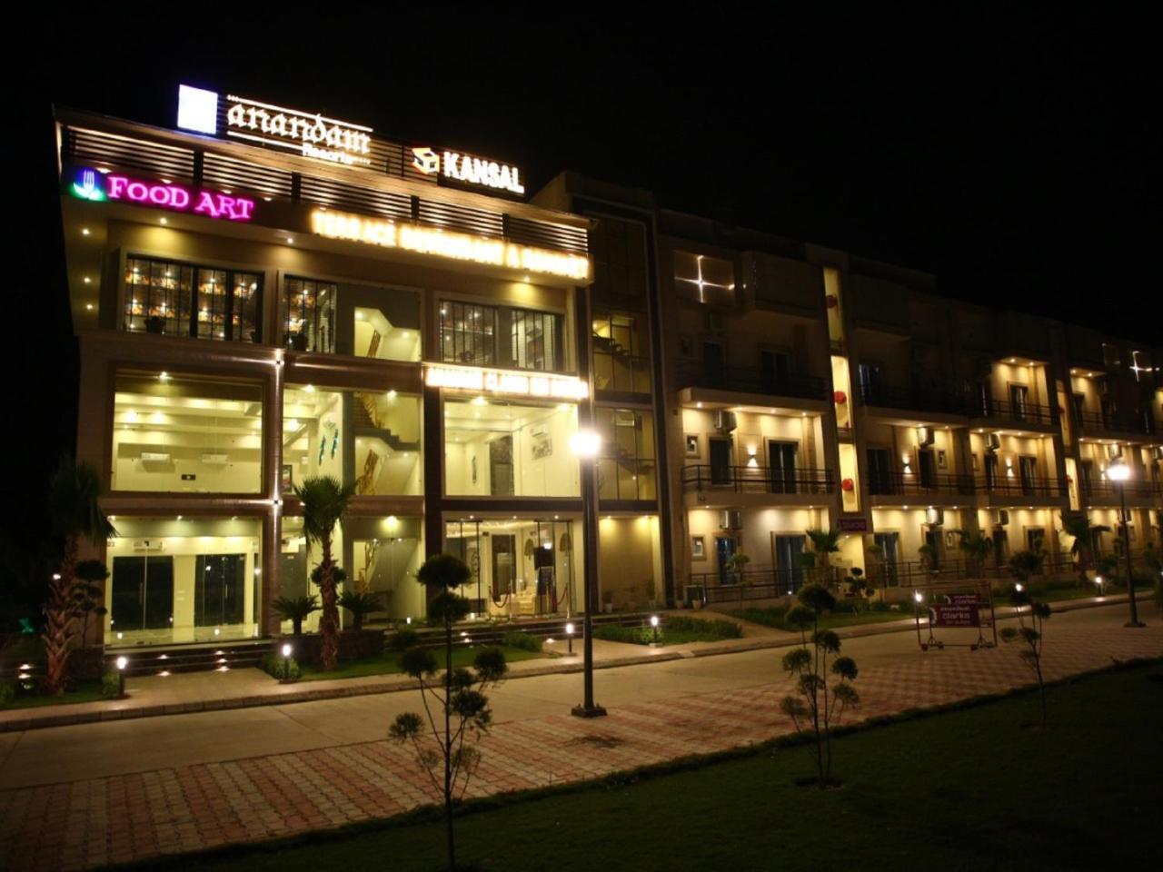 Anandam Clarks Inn Suites Vrindāvan Buitenkant foto