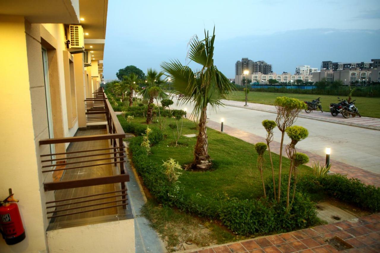 Anandam Clarks Inn Suites Vrindāvan Buitenkant foto