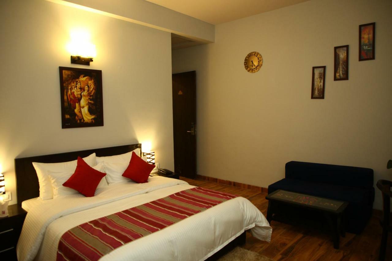 Anandam Clarks Inn Suites Vrindāvan Buitenkant foto