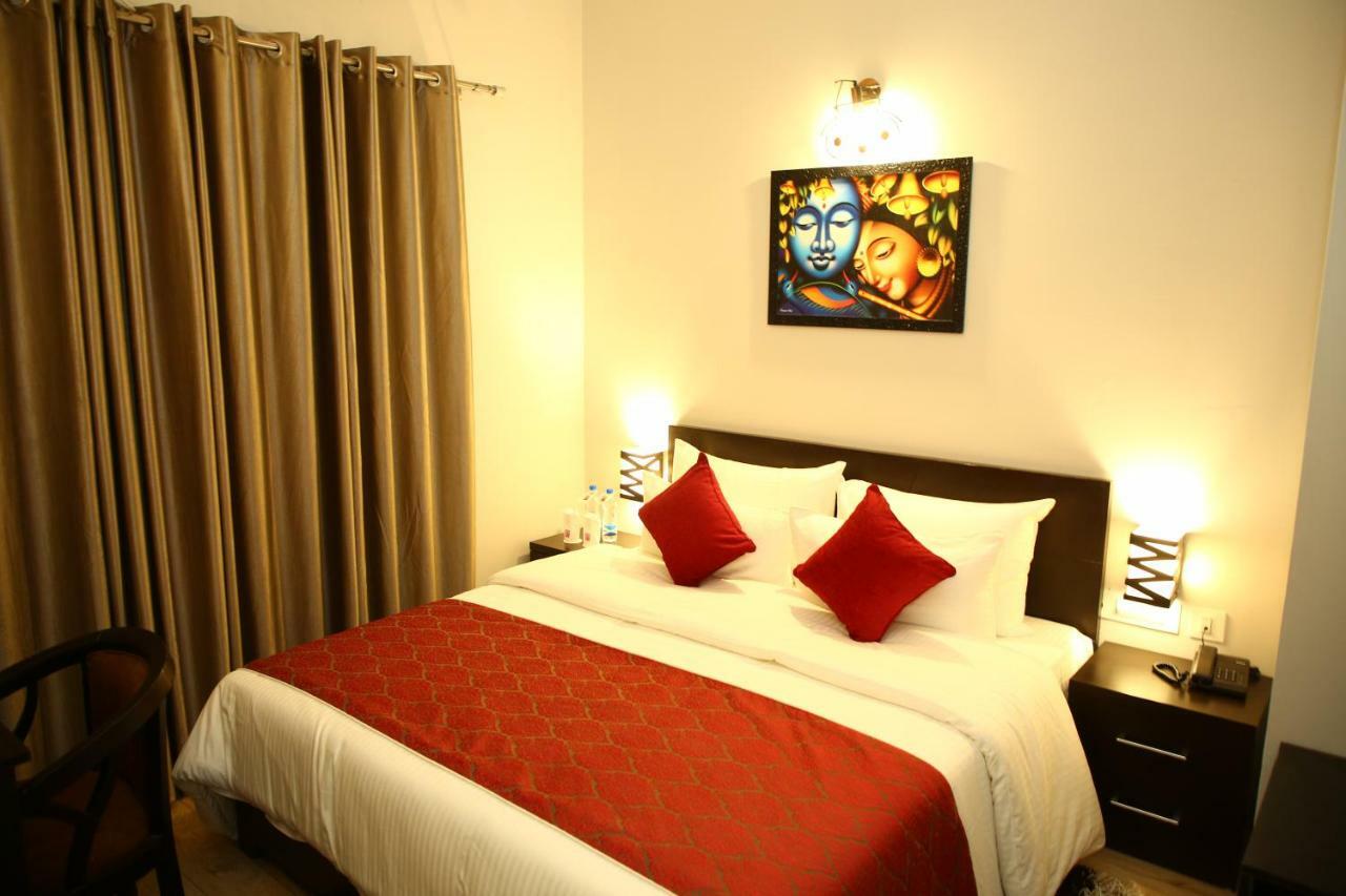 Anandam Clarks Inn Suites Vrindāvan Buitenkant foto