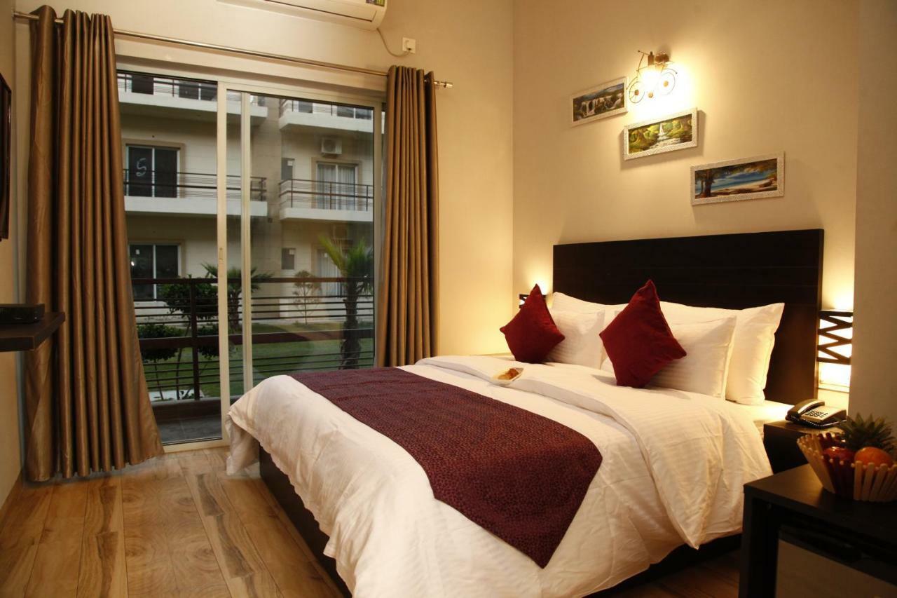 Anandam Clarks Inn Suites Vrindāvan Buitenkant foto