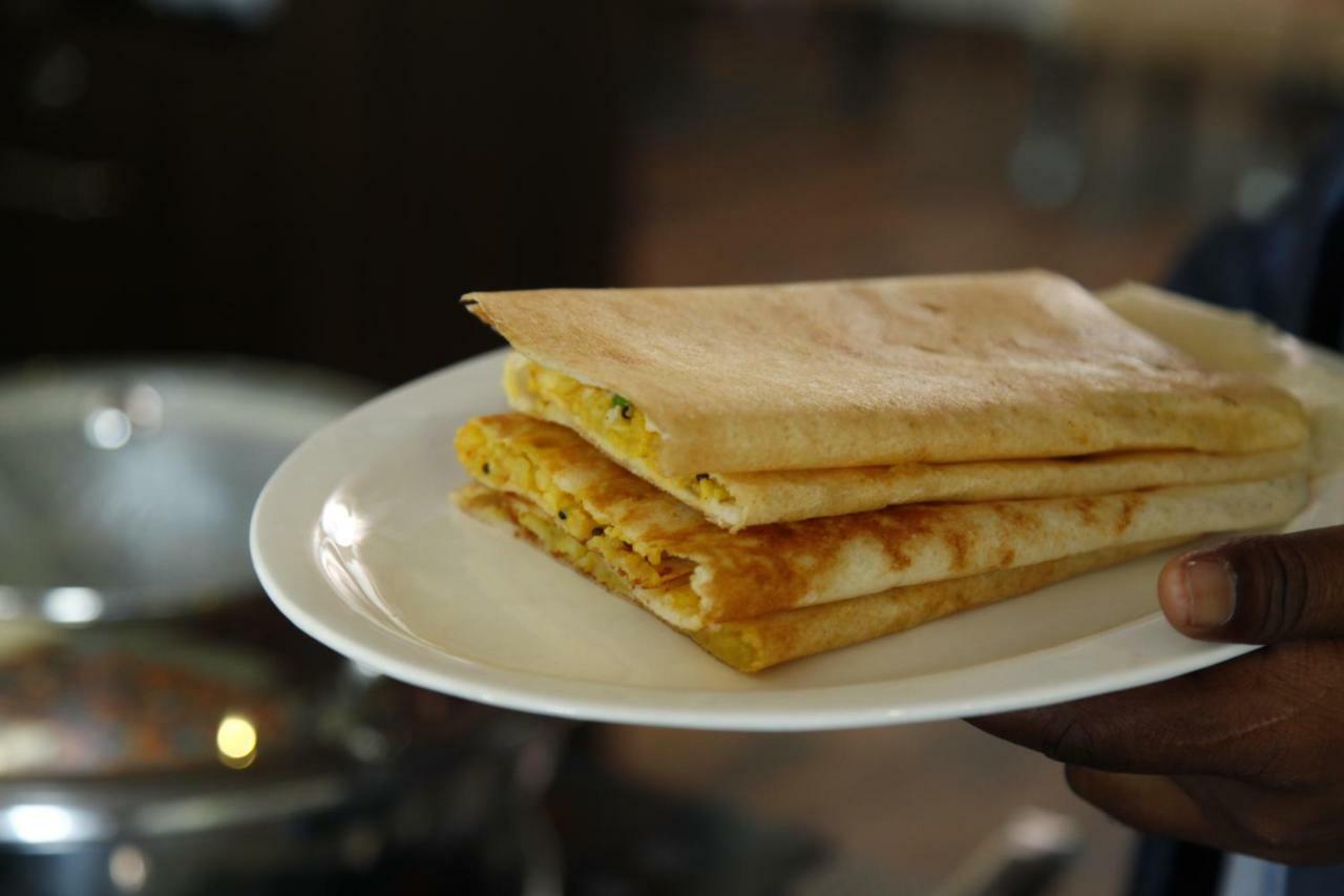 Anandam Clarks Inn Suites Vrindāvan Buitenkant foto