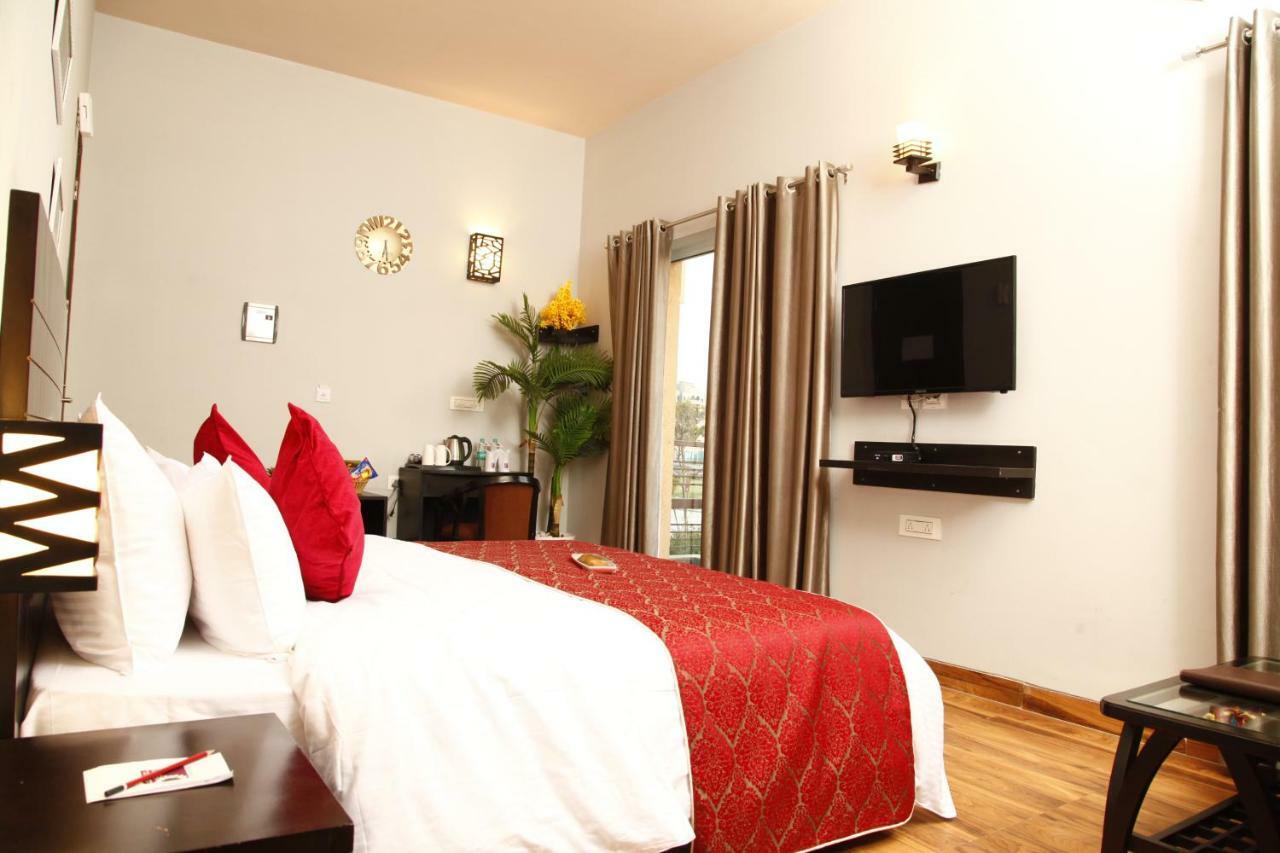 Anandam Clarks Inn Suites Vrindāvan Buitenkant foto