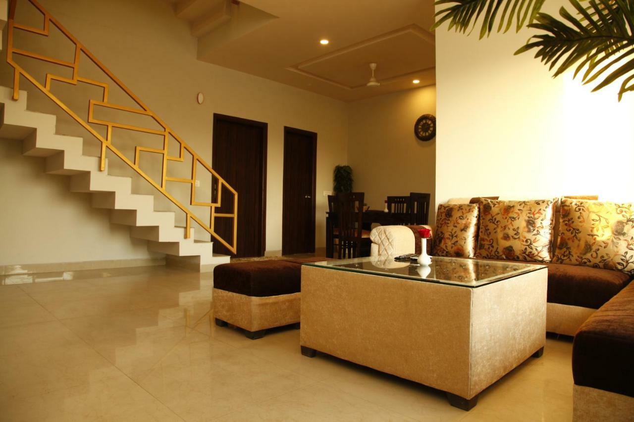 Anandam Clarks Inn Suites Vrindāvan Buitenkant foto