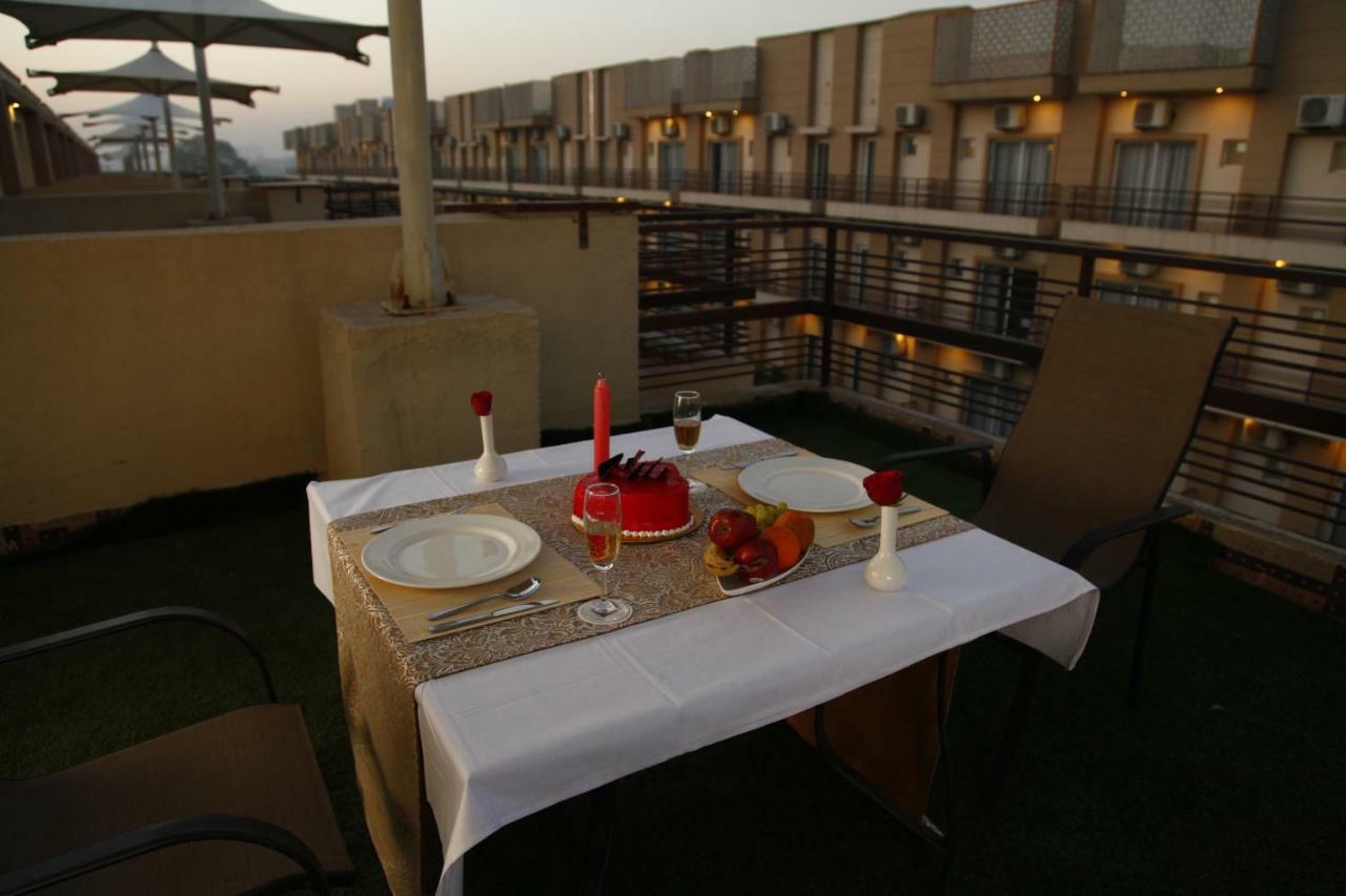 Anandam Clarks Inn Suites Vrindāvan Buitenkant foto