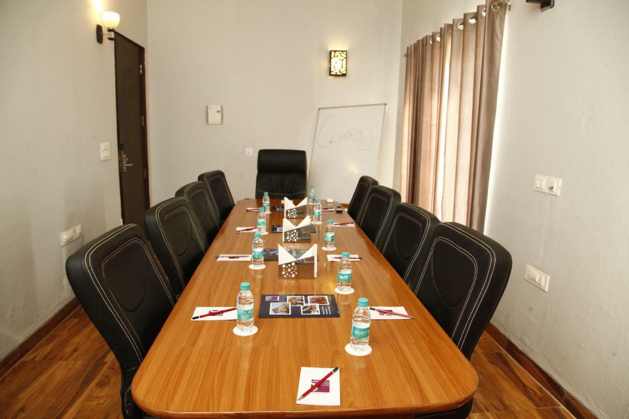 Anandam Clarks Inn Suites Vrindāvan Buitenkant foto