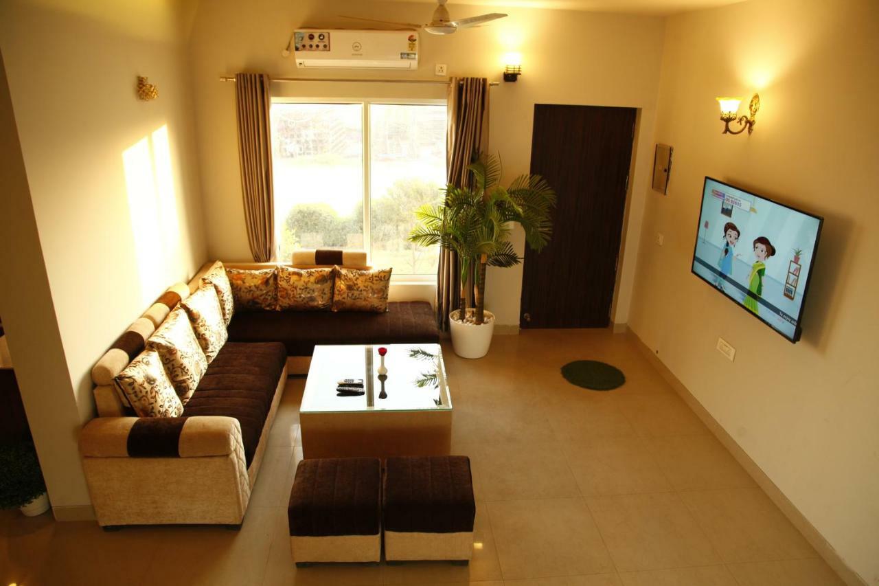 Anandam Clarks Inn Suites Vrindāvan Buitenkant foto