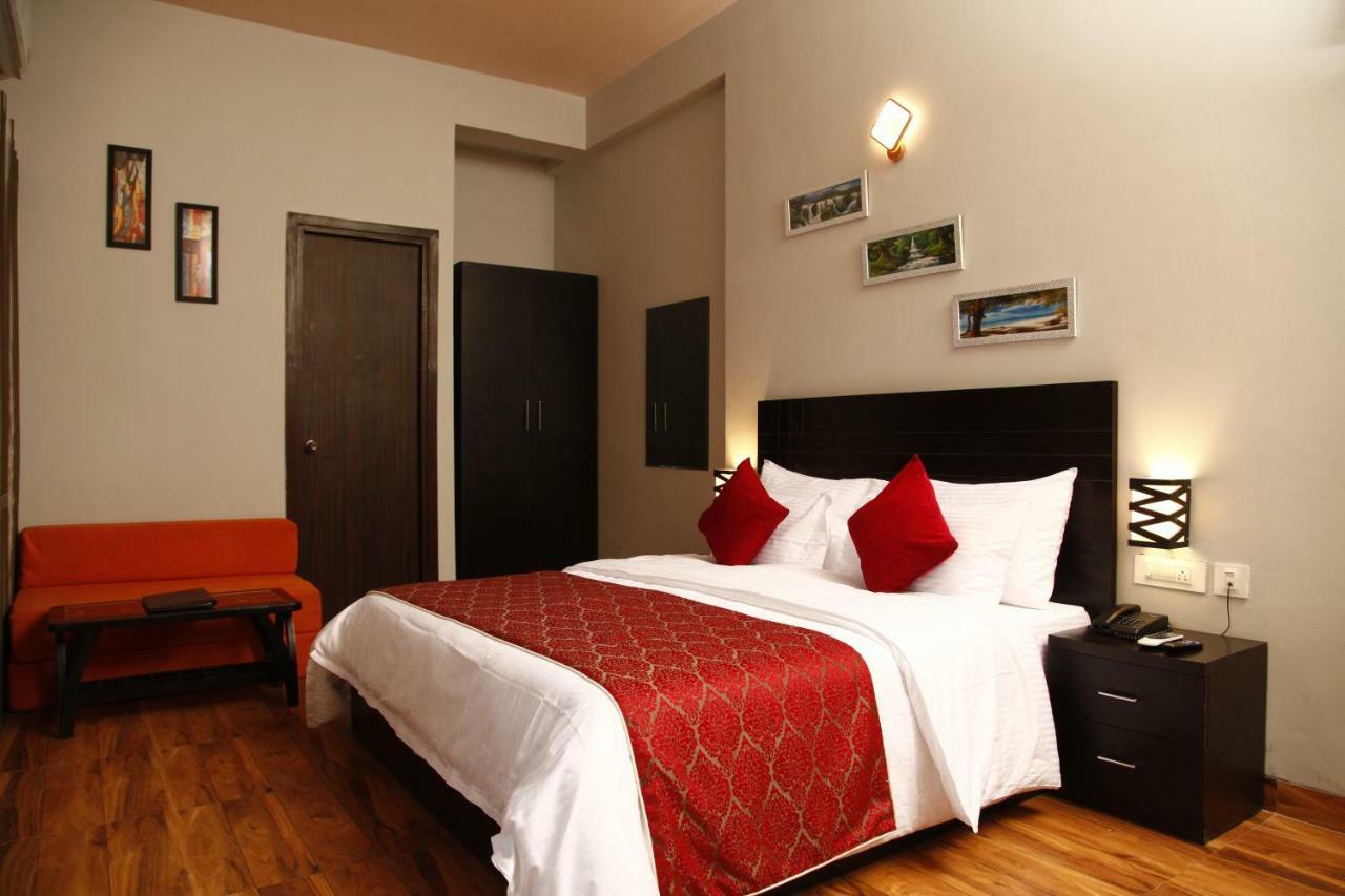 Anandam Clarks Inn Suites Vrindāvan Buitenkant foto