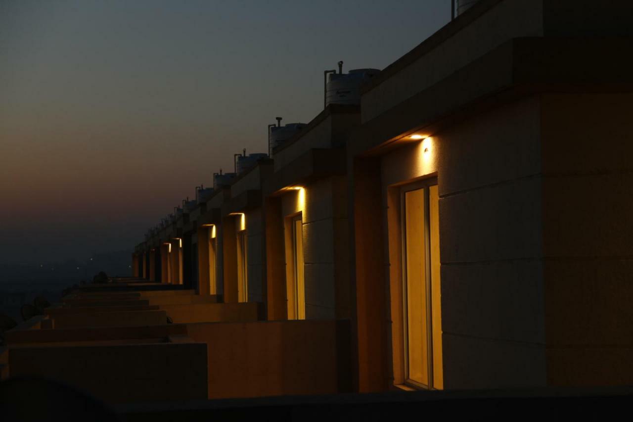 Anandam Clarks Inn Suites Vrindāvan Buitenkant foto