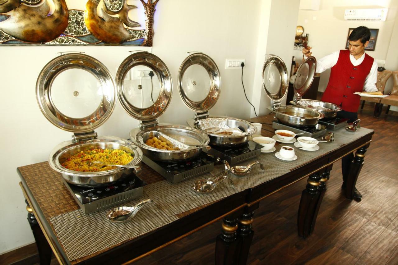 Anandam Clarks Inn Suites Vrindāvan Buitenkant foto