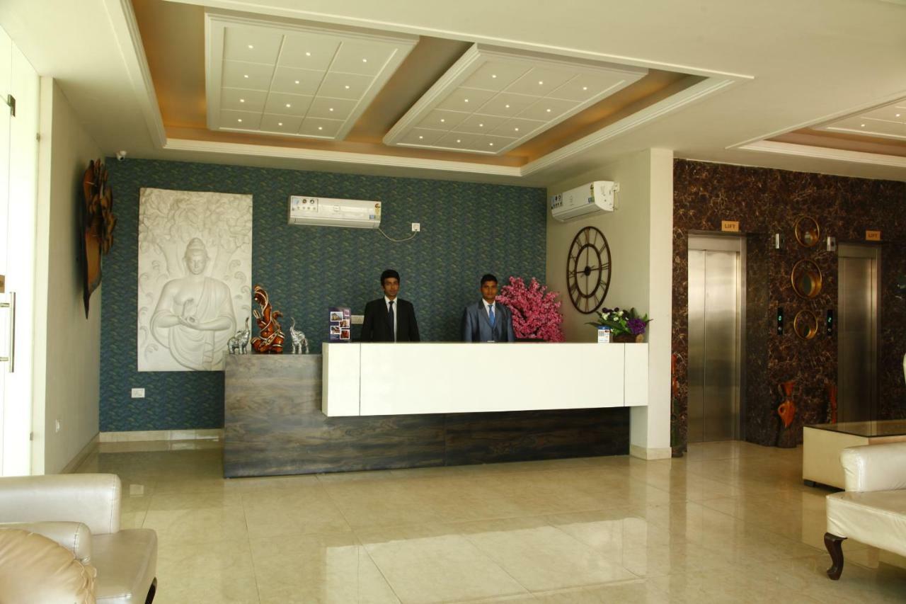 Anandam Clarks Inn Suites Vrindāvan Buitenkant foto