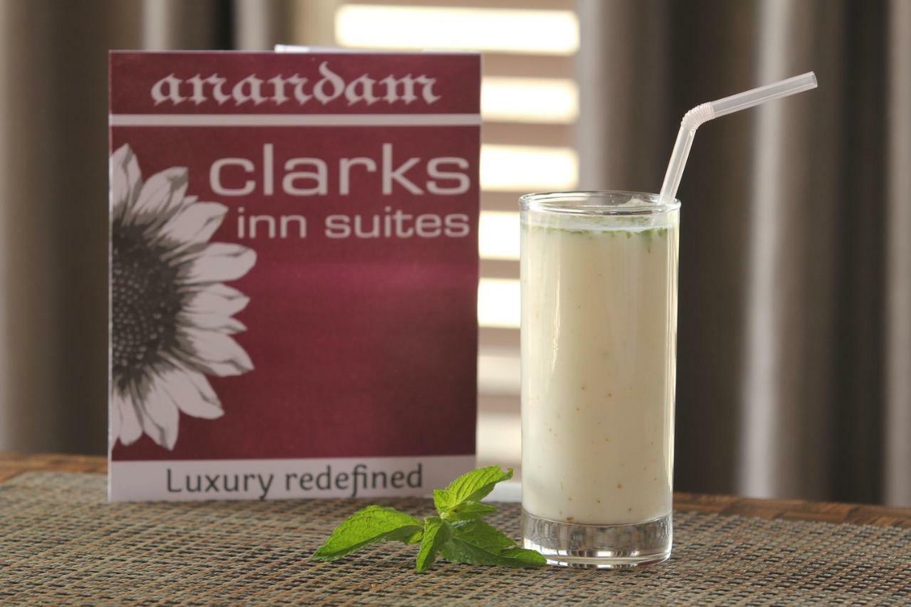 Anandam Clarks Inn Suites Vrindāvan Buitenkant foto
